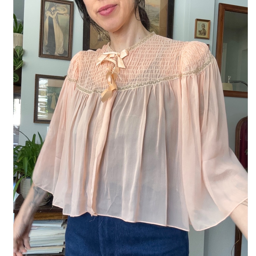 Vintage 30s 40s Pink Peach Smocked Chiffon Bed Jacket Lace Trim Capelet - Picture 2 of 8